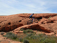 images/Trails/Utah-StGeorge/Roadtrip2005-Day9-ChurchRocks-24.jpg